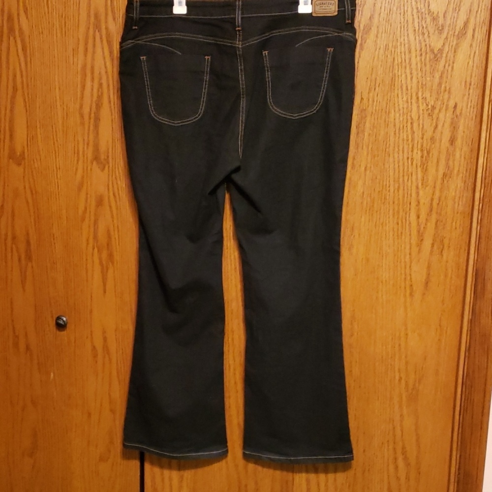 Signature Levi size 18